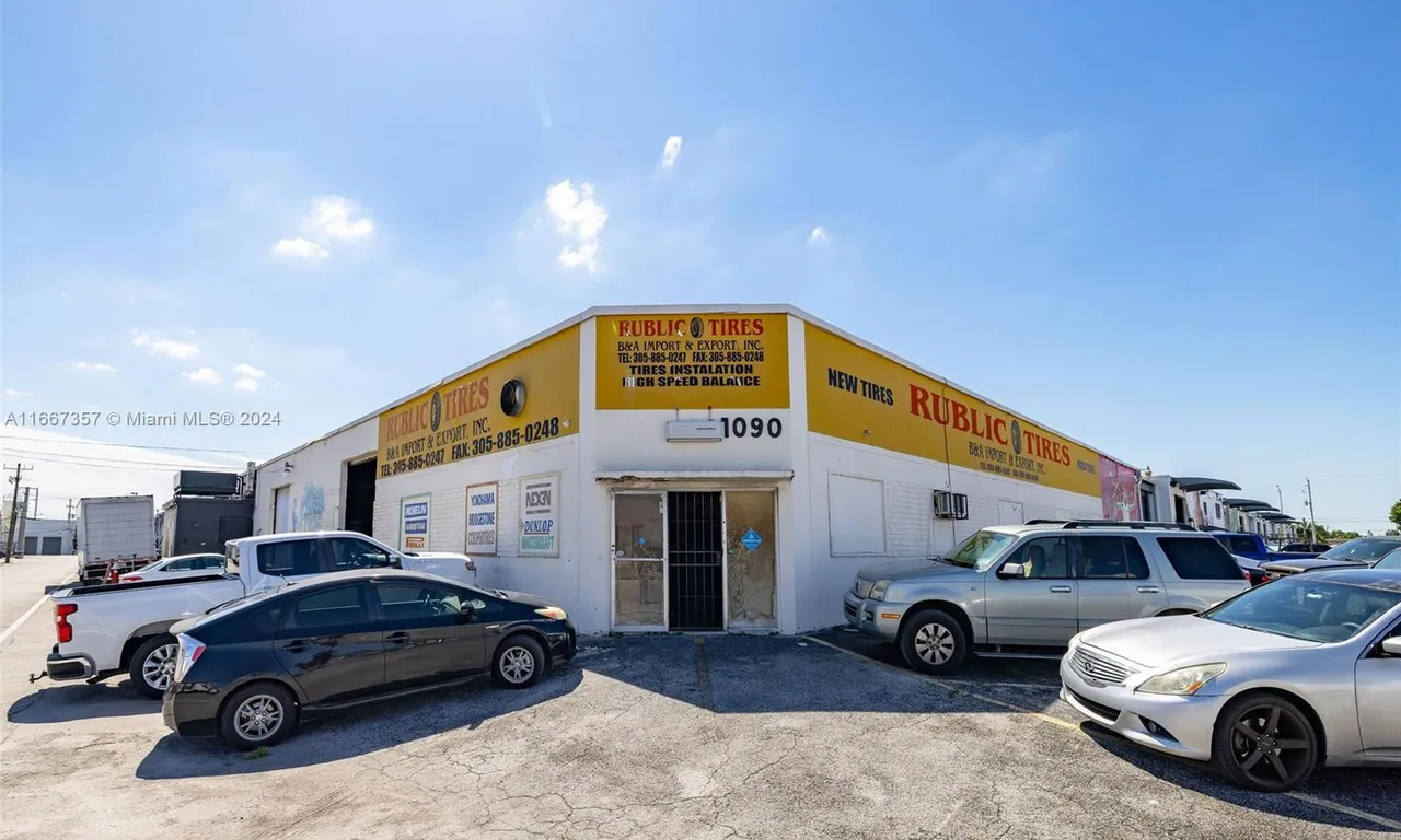 1090 E 15th St, Hialeah FL 33010