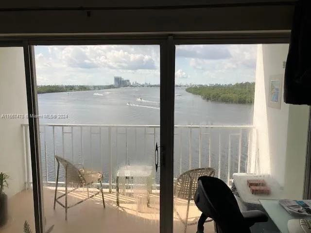 500 Bayview Dr # 618, Sunny Isles Beach FL 33160