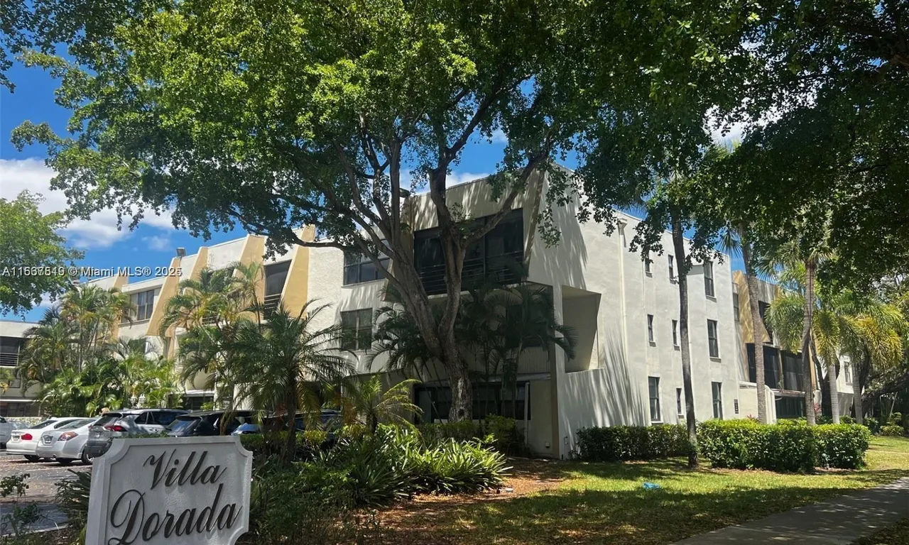 20200 W Country Club Dr # 112, Aventura FL 33180