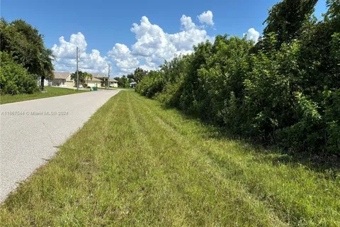 15769 HENNIPEN CIR, Other City - In The State Of Florida FL 33981