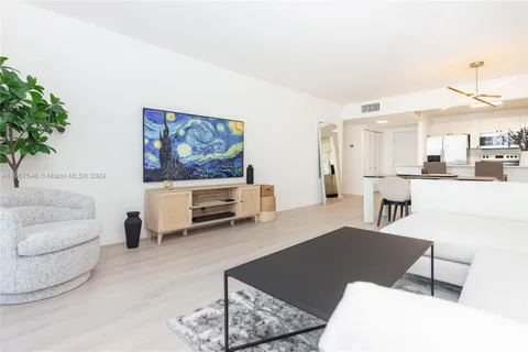 2301 Collins Ave # 816, Miami Beach FL 33139