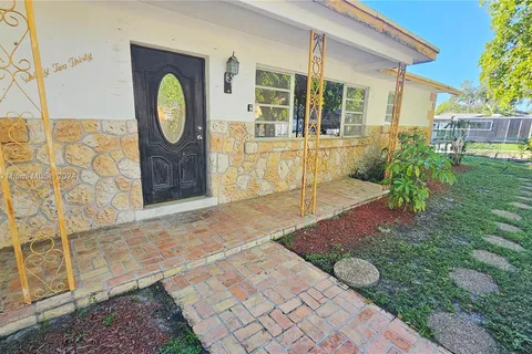 3230 N 23rd Ave, Hollywood FL 33020