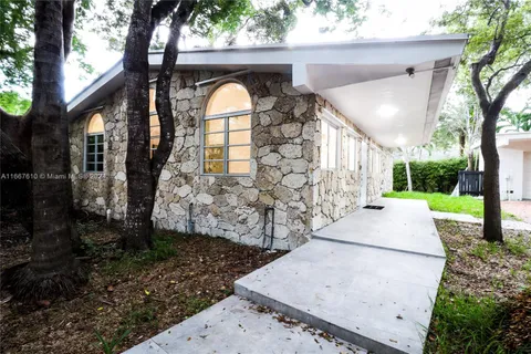 7031 SW 63rd Ct, South Miami FL 33143