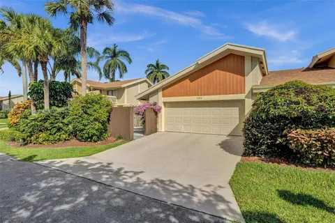 7583 Sierra Ter E, Boca Raton FL 33433