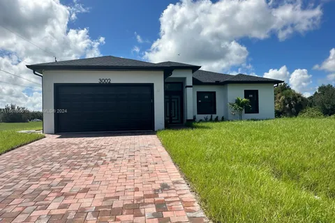 3002 E 18 St, Other City - In The State Of Florida FL 33972