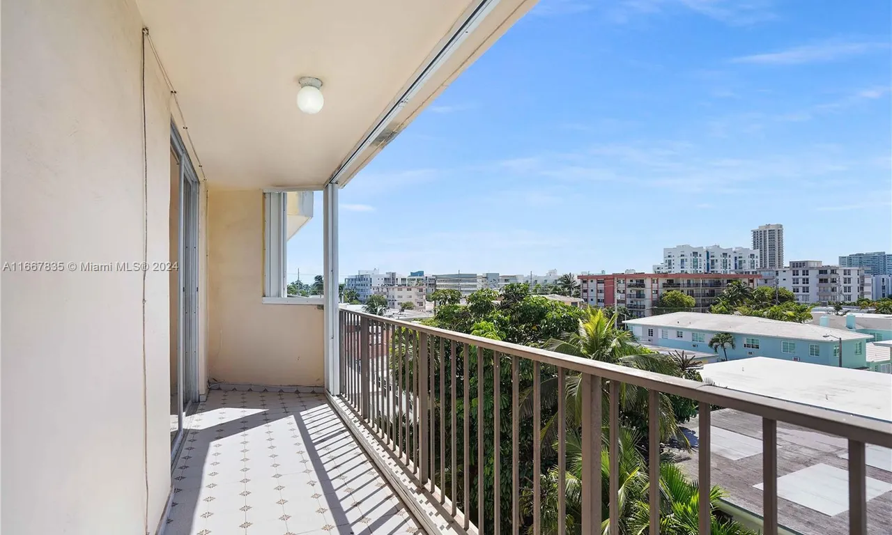 7921 Byron Ave # 507, Miami Beach FL 33141