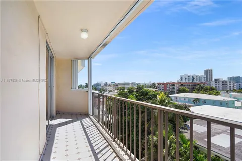 7921 Byron Ave # 507, Miami Beach FL 33141