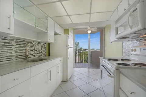 7921 Byron Ave # 507, Miami Beach FL 33141