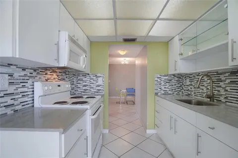 7921 Byron Ave # 507, Miami Beach FL 33141