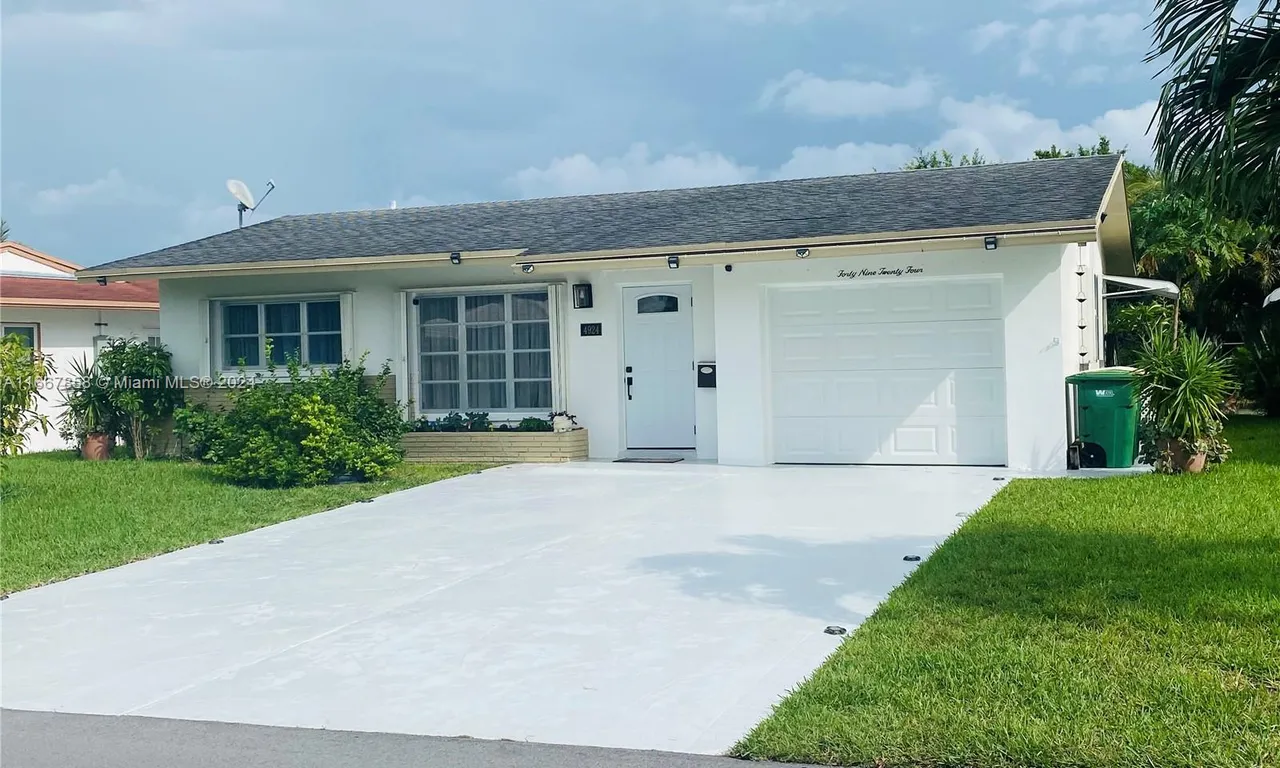 4924 NW 47th Ter, Tamarac FL 33319