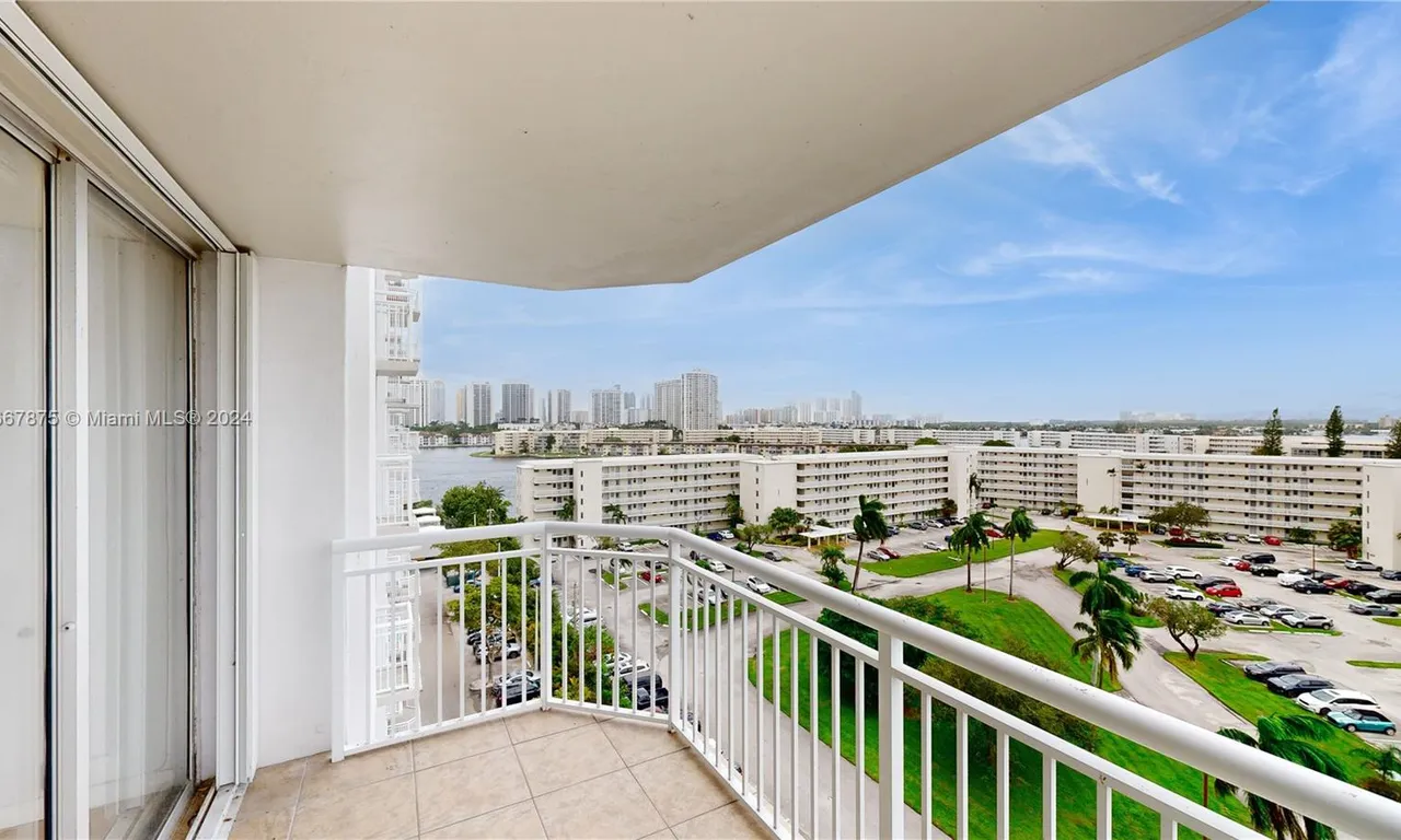 18011 Biscayne Blvd # 903, Aventura FL 33160