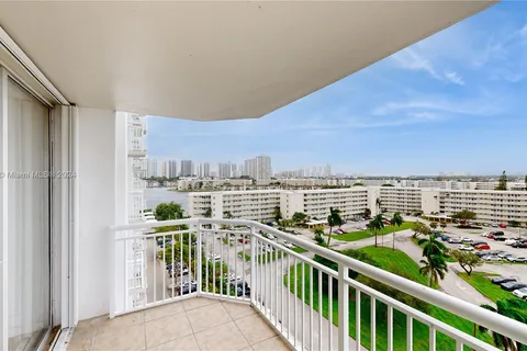 18011 Biscayne Blvd # 903, Aventura FL 33160