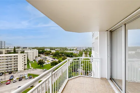 18011 Biscayne Blvd # 903, Aventura FL 33160