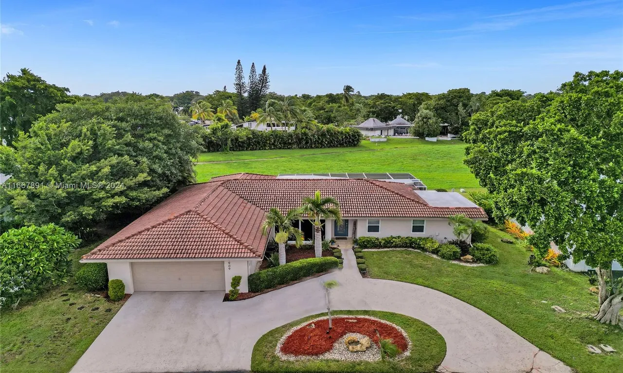 4909 N Travelers Palm Ln, Tamarac FL 33319