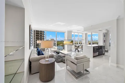 4779 Collins Ave # 1905, Miami Beach FL 33140