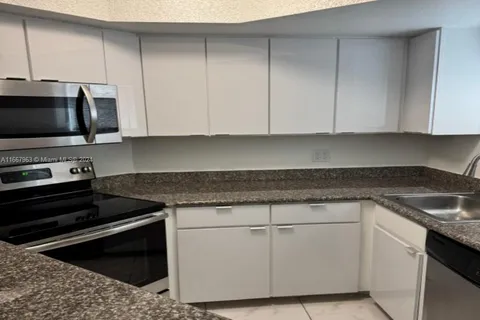 8235 Lake Dr # 108, Doral FL 33166