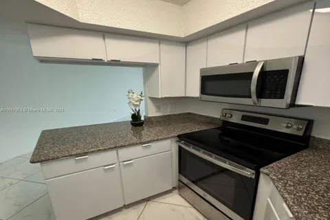 8235 Lake Dr # 108, Doral FL 33166