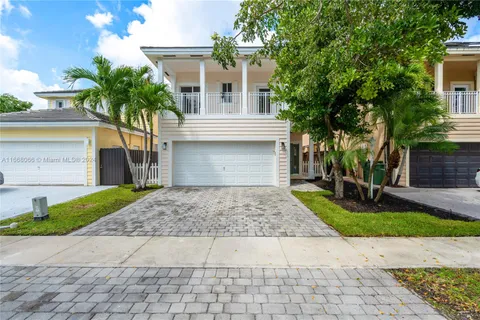 354 NE 35th Ave, Homestead FL 33033