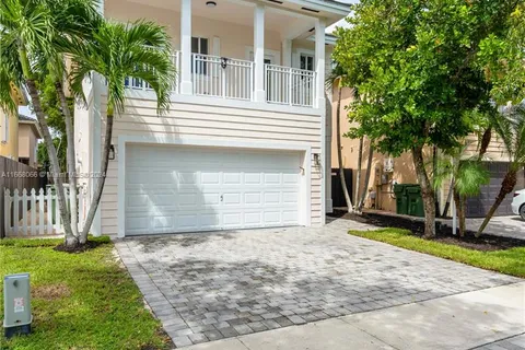 354 NE 35th Ave, Homestead FL 33033