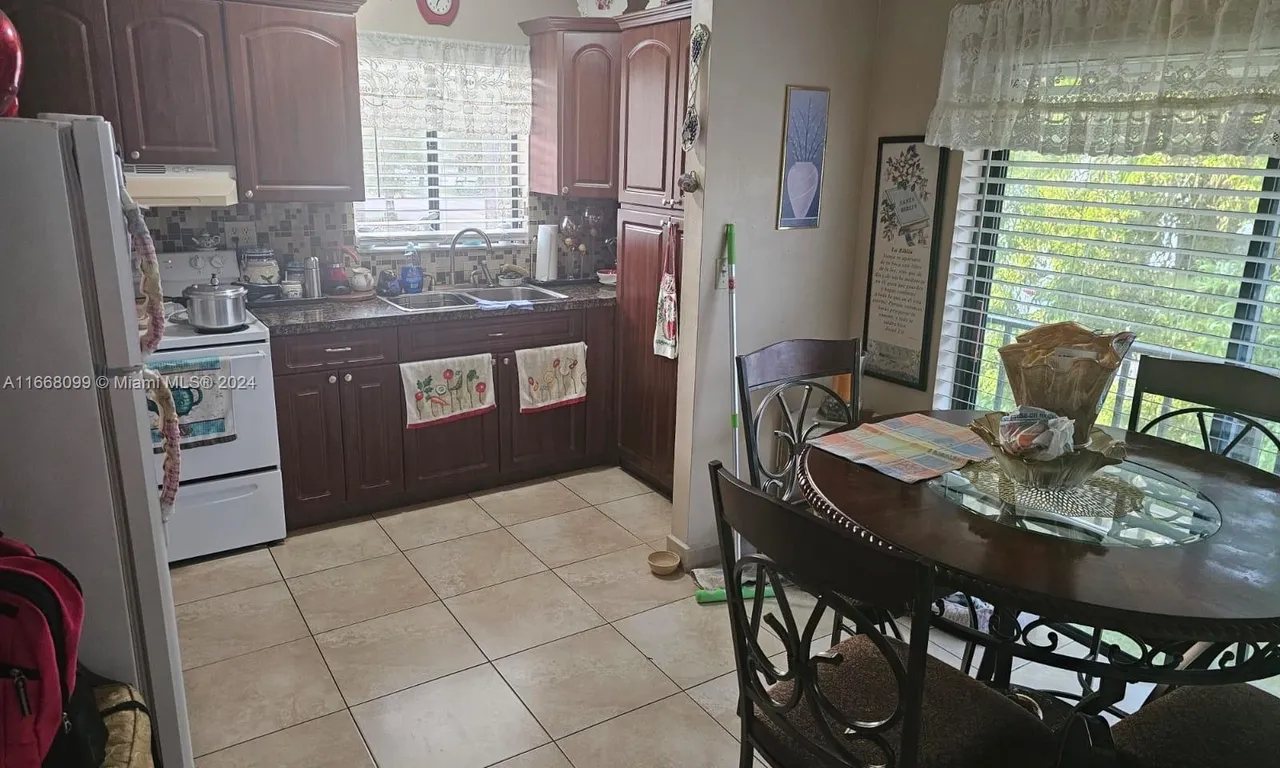 1521 W 42nd Pl # 18, Hialeah FL 33012