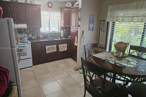 1521 W 42nd Pl # 18, Hialeah FL 33012