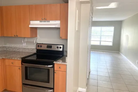 4668 NW 9th Dr # 4668, Plantation FL 33317