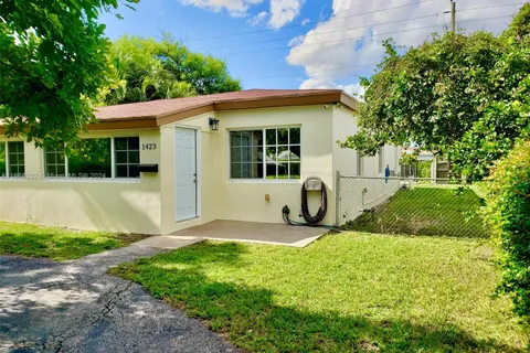 1423 NE 175th St, North Miami Beach FL 33162