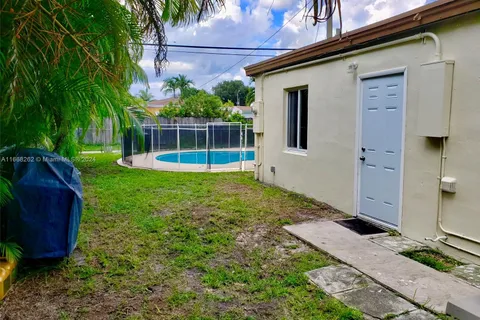 1423 NE 175th St, North Miami Beach FL 33162