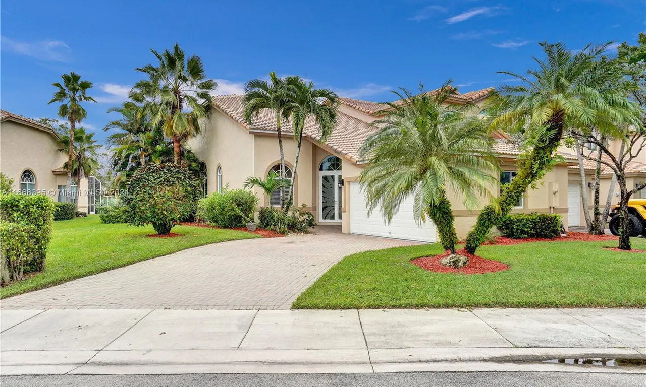 5150 W Madison Lakes Cir W, Davie FL 33328