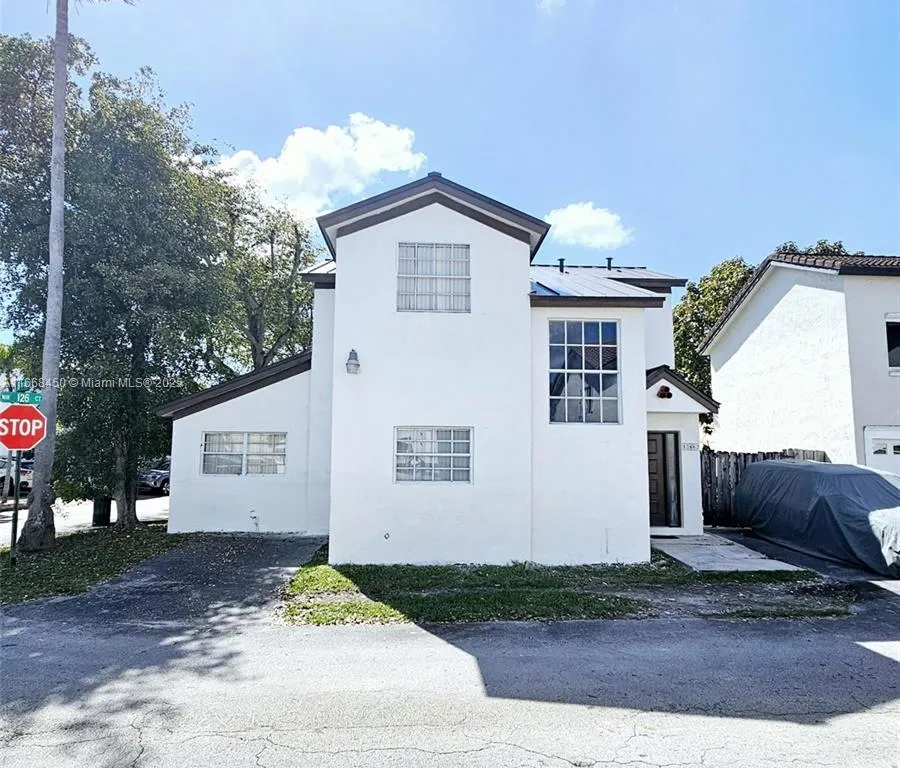 12662 NW 8th Trl, Miami FL 33182