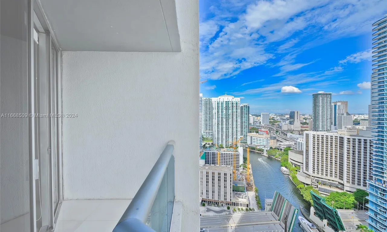 475 Brickell Ave # 3208, Miami FL 33131