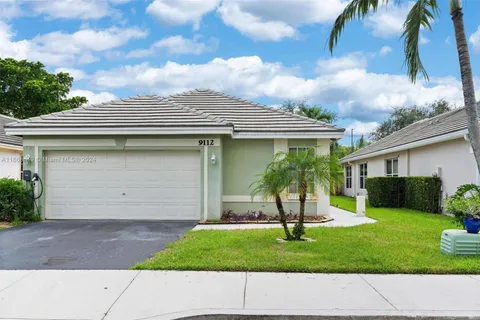 9112 Lake Park Cir S, Davie FL 33328