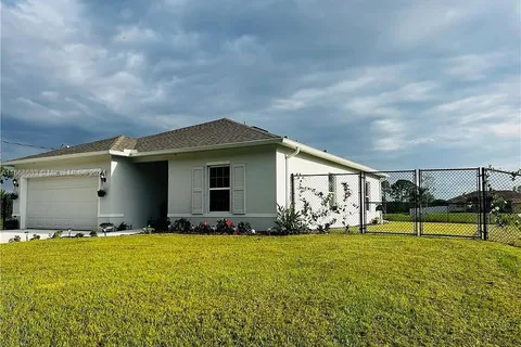 328 jacaranda Pkwy E, Cape Coral FL 33090