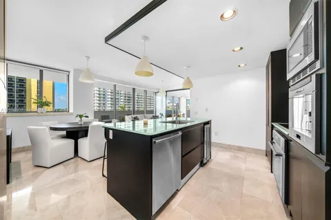 5875 Collins Ave # 507, Miami Beach FL 33140