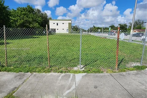 11110/20 NW 17th Ave, Miami FL 33167