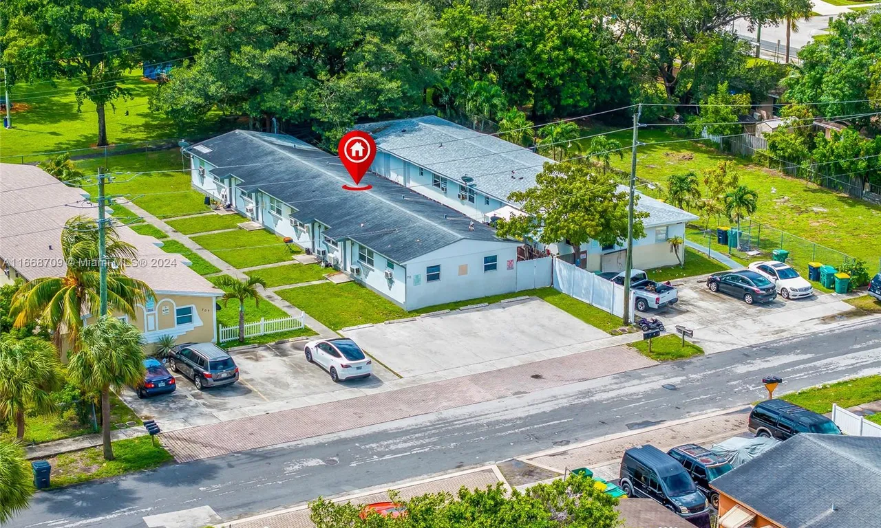 711 SW 10th St, Dania Beach FL 33004