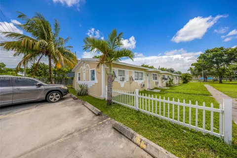 707 SW 10th St, Dania Beach FL 33004