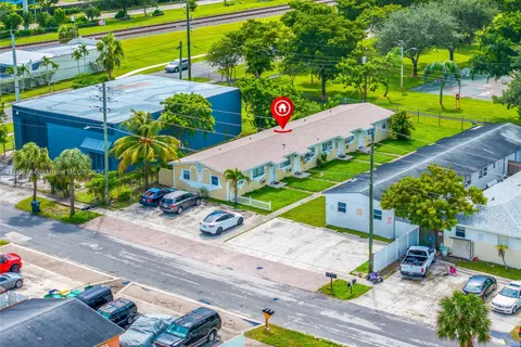 707 SW 10th St, Dania Beach FL 33004