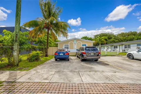 707 SW 10th St, Dania Beach FL 33004