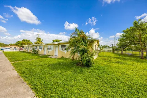 707 SW 10th St, Dania Beach FL 33004