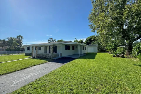 1350 NE 210th Ter, Miami FL 33179