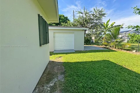 1350 NE 210th Ter, Miami FL 33179