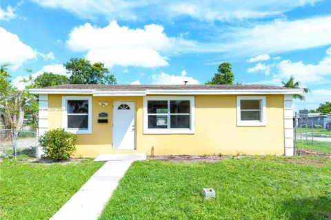 215 NW 11th Ave, Boynton Beach FL 33435