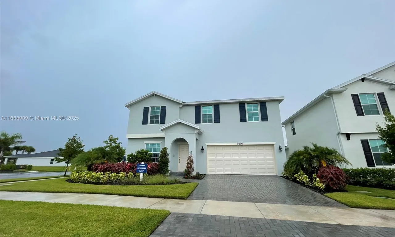 11026 NW Pondside Ln, Port St. Lucie FL 34987