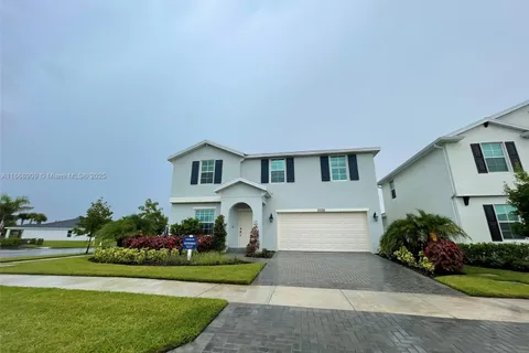 11026 NW Pondside Ln, Port St. Lucie FL 34987