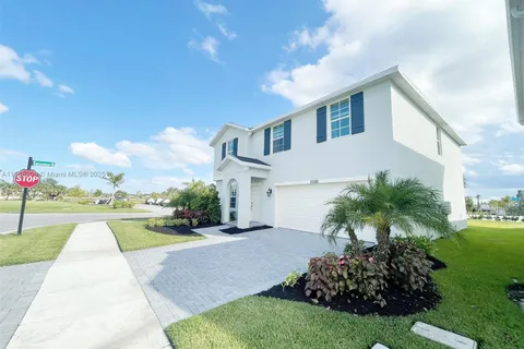 11026 NW Pondside Ln, Port St. Lucie FL 34987