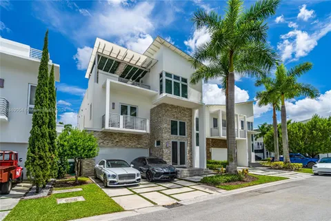 3349 NW 84th Ct, Doral FL 33122