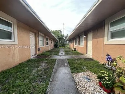 3028 NW 2nd St, Pompano Beach FL 33069