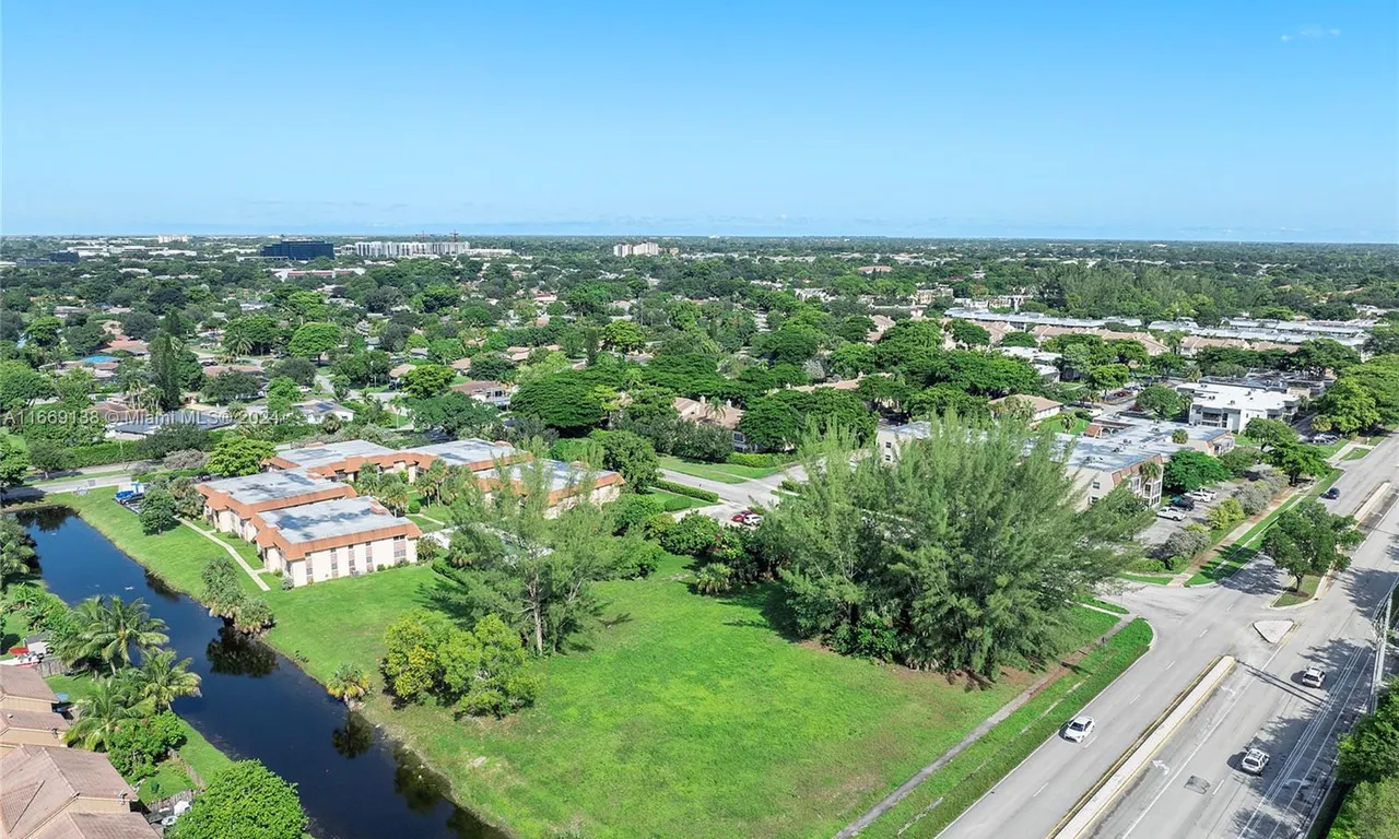 27th Riverside Dr, Coral Springs FL 33065