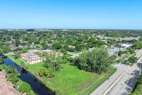 27th Riverside Dr, Coral Springs FL 33065